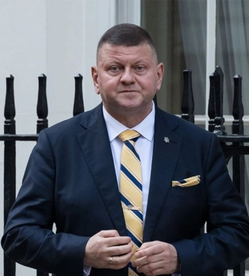 Залужний потрапив у гучний скандал після нахабної витівки з журналісткою: що відомо (ВІДЕО)