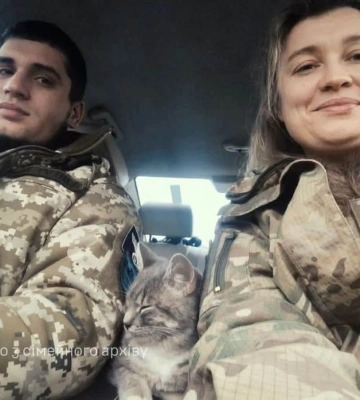 Знайшли кохання у черзі до ТЦК: історія подружжя військових з Волині