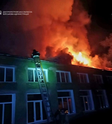Росіяни атакували п'ять районів Дніпропетровщини: пошкоджено школу та пошту