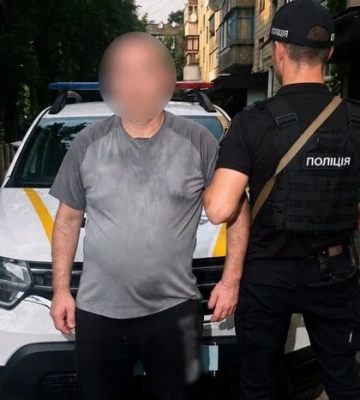 Обурився через платіжку: на Київщині чоловік жбурнув навчальну гранату в кабінет комунальників