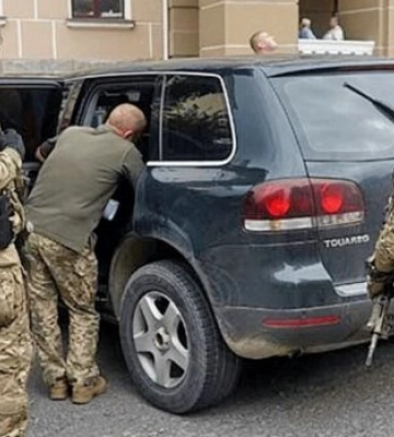 500 мужчин выехали за границу за день: в Мукачево обыскали ТЦК и ВВК из-за фиктивного списания