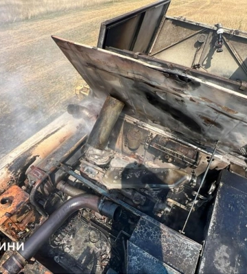 На Сарненщині під час руху загорівся комбайн