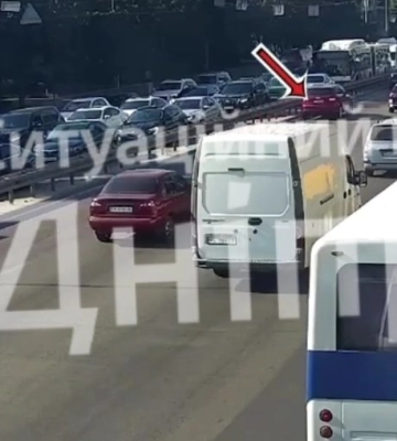 Небезпечний ранок у Дніпрі: три ДТП паралізували рух на жвавих ділянках міста