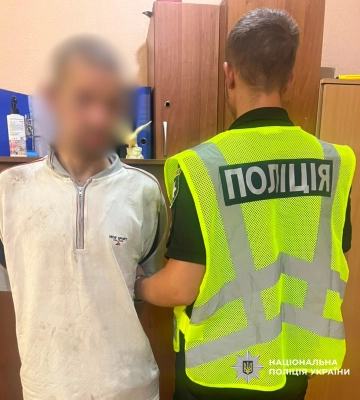 Одесита відправили на лаву підсудних за публічну наругу над Державним Прапором України