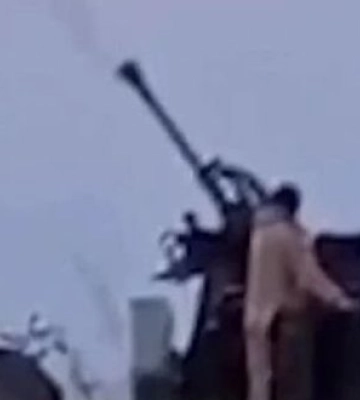 Бойцы 121-й бригады ТрО продемонстрировали боевую работу зенитной установки Bofors L70 во время защиты неба над Одесщиной. ВИДЕО