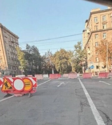 У центрі Дніпра перекрили рух через ремонт трамвайних колій