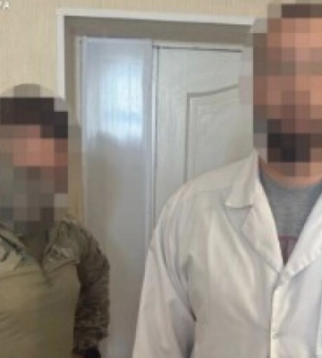 За 7 тис. доларів обіцяли вивезти військовослужбовця з частини: на Дніпропетровщині викрито трьох осіб