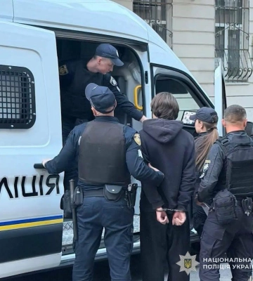 Побили, зламали ніс і викрали гроші: у Львові затримали підозрюваних у розбої