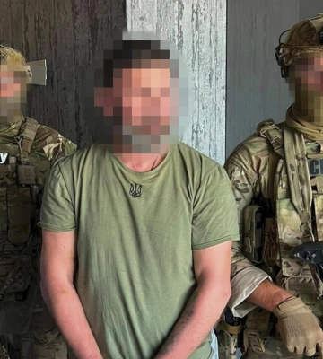 Не митися, не голитися й скаржитися на «прослуховування»: у Харкові викрили схему фіктивних психіатричних діагнозів