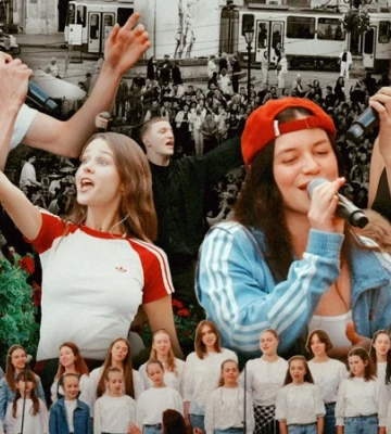 «Пробирает до мурашек». В центре Львова прошел масштабный флешмоб с исполнением песен Кузьмы Скрябина