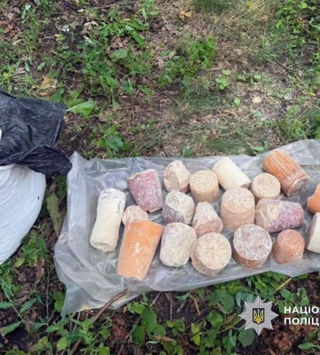 172 кілограми тротилу та комплектуючі до артилерійських боєприпасів: затримано торговця вибухівкою. ФОТОрепортаж