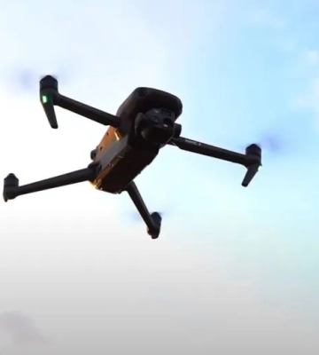 Відео: російський FPV-дрон переслідував чоловіка на вулиці в Сумах
