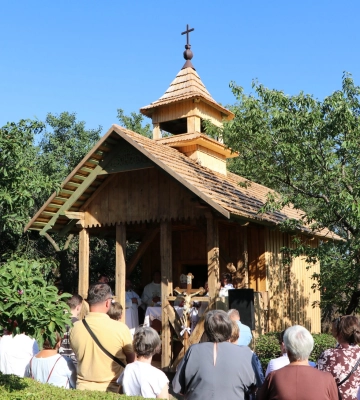 В Ужгородському скансені освятили дерев’яну каплицю з Підположжя, перевезену за підтримки Угорщини