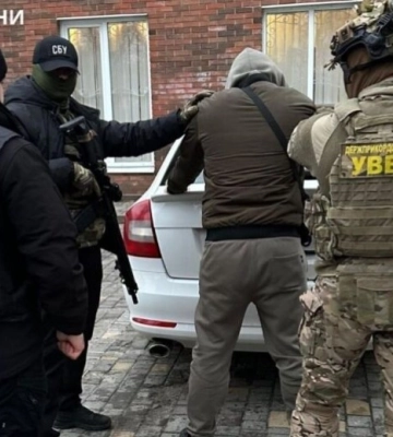 Збували наркотики серед цивільних та військових: на Дніпропетровщині судитимуть організовану групу