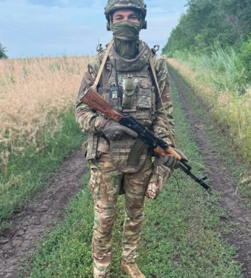 Про 25-річного воїна спецпідрозділу поліції Одещини, який донедавна мав прибутковий бізнес, а сьогодні знищує ворожі цілі FPV-дронами