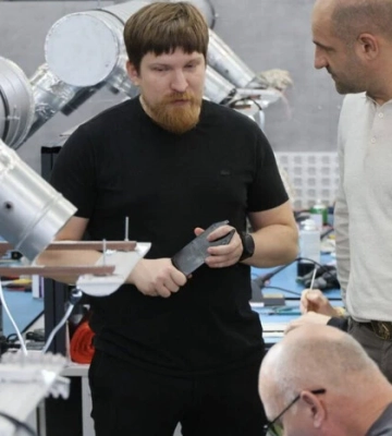 У Росії вибухнуло авто директора заводу, який виробляє FPV-дрони: він у реанімації