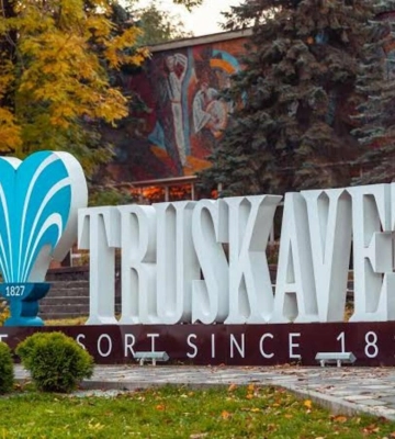 У Трускавці компанія гучно слухала російські пісні: поліція встановила порушників