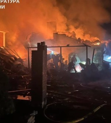 Удар РФ по Пуховке в Броварском районе: погибли 3-летний мальчик, его бабушка и дедушка, родители ранены, брат - с ожогами в реанимации. ФОТОрепортаж