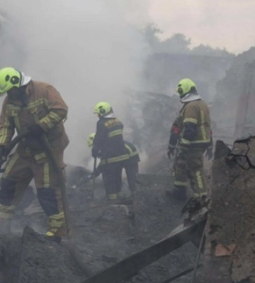 У Києві під час ліквідації наслідків нічної атаки виявили тіло людини