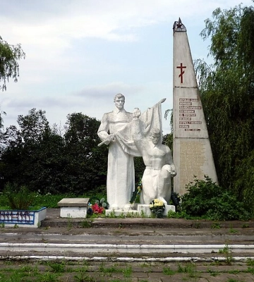 У селі на Волині з пам’ятника приберуть радянську символіку та російські написи