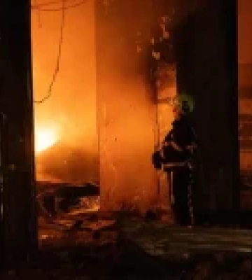 У Києві через атаку рф сталися пожежі у двох районах