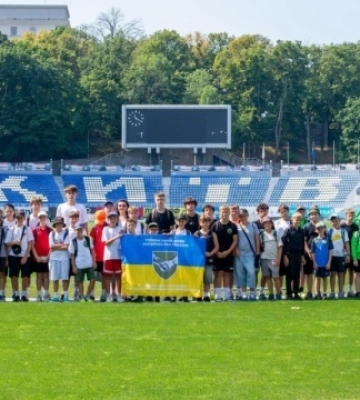 Діти захисників України відвідали стадіон і тренувальну базу «Динамо»