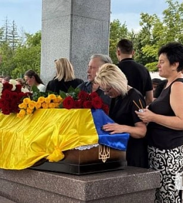 У Кривому Розі попрощалися з полеглим оборонцем Артуром Буряком