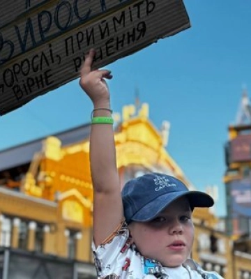 Организатор "Картонного протеста" призвал к новой акции 14 августа в Киеве: президент разочаровал своим молчанием