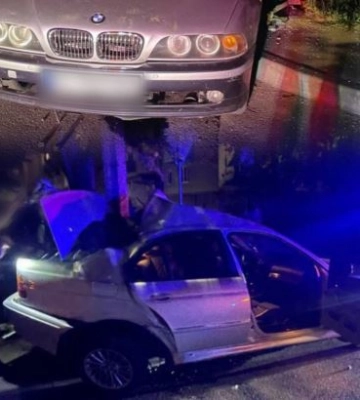 У Луцьку водійка BMW влетіла в електроопору на Соборності