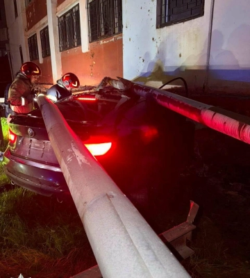 У Львові 26-річний водій BMW загинув, врізавшись у нежитлову будівлю