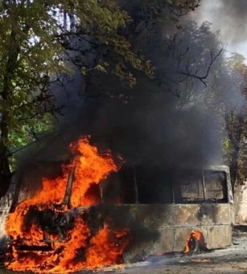 У Нікополі через атаку згорів рейсовий автобус, загинув водій