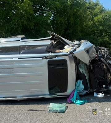 У селі на Тернопільщині внаслідок потрійної ДТП постраждали двоє дорослих та дитина. ФОТО