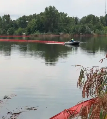 Після атаки РФ у Києві знову зафіксували забруднення озера Кирилівського