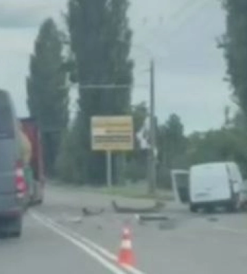 У Луцьку зіткнулися два авто: водія та пасажирку госпіталізували