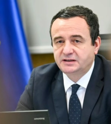 Прем’єра Косова закидали яйцями у залі парламенту