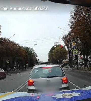 У Луцьку патрульні виявили водія, який їхав без прав і неналежно перевозив дітей