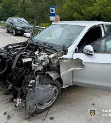 Внаслідок карколомної ДТП на Житомирщині постраждали п’ятеро дорослих та двоє дітей. ФОТО