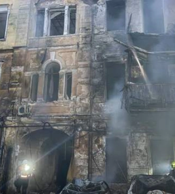 Наслідки російського удару по Одесі: у ДСНС показали кадри з місця атаки