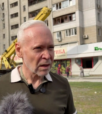 Оккупанты ударили по 10-этажке в Харькове: разрушены верхние этажи, есть погибшие