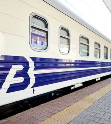 Запізнення - до дев'яти годин: потяги через Дніпро масово затримуються