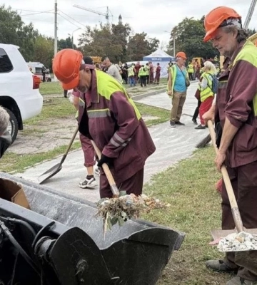 Наслідки удару по десятиповерхівці у Харкові: Терехов оцінив руйнації (відео)