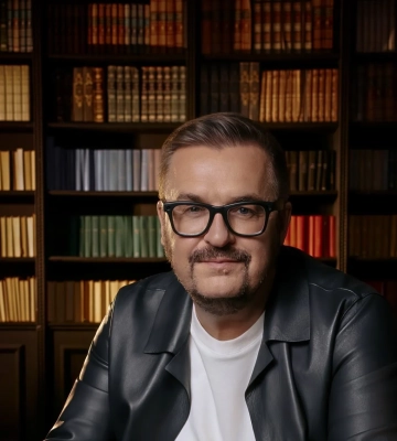 Відео: Олександр Пономарьов у день народження здивував дебютом як письменник