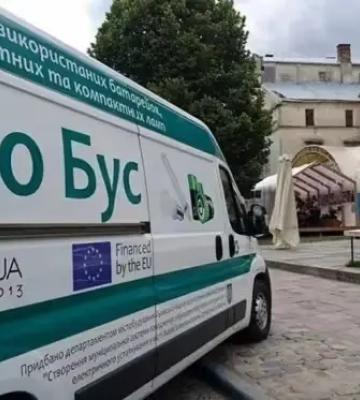 Батарейки, лампи та термометри: у Львівській громаді продовжує роботу ЕкоБус