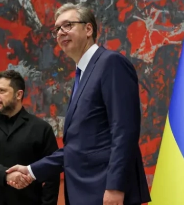 Из-за позиции Зеленского в столице Косово убрали гигантский флаг Украины: что произошло