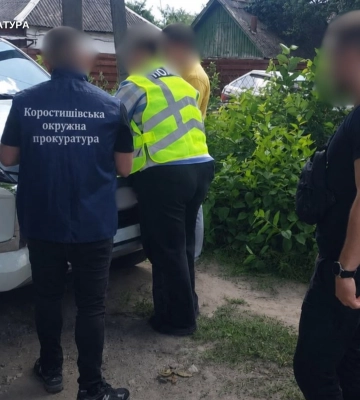 Незаконна вирубка лісу на десятки мільйонів гривень - на Житомирщині підозрються двоє чоловіків