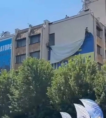 Демонстративний крок у Приштині: з будівлі в столиці Косова зняли прапор України