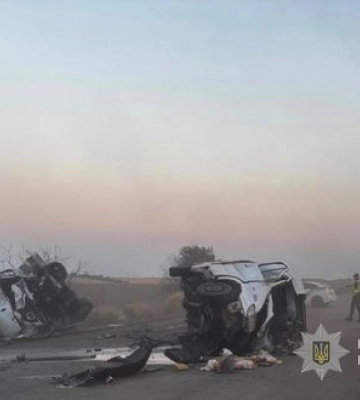 На трасі Одеса Миколаїв фургон врізався у два мікроавтобуси: троє загиблих