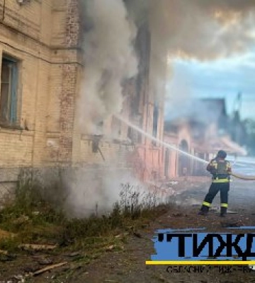 У Тростянці російський безпілотник наніс удар по житловій двоповерхівці
