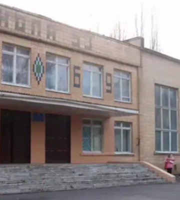 В Одесі вчителька випала з другого поверху, миючи шкільні вікна: що каже керівництво