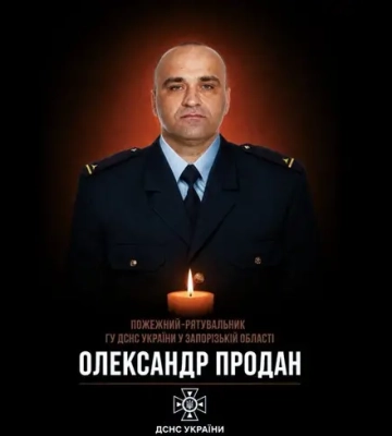 В Запорожье в результате повторного обстрела погиб спасатель, ещё трое его коллег получили ранения